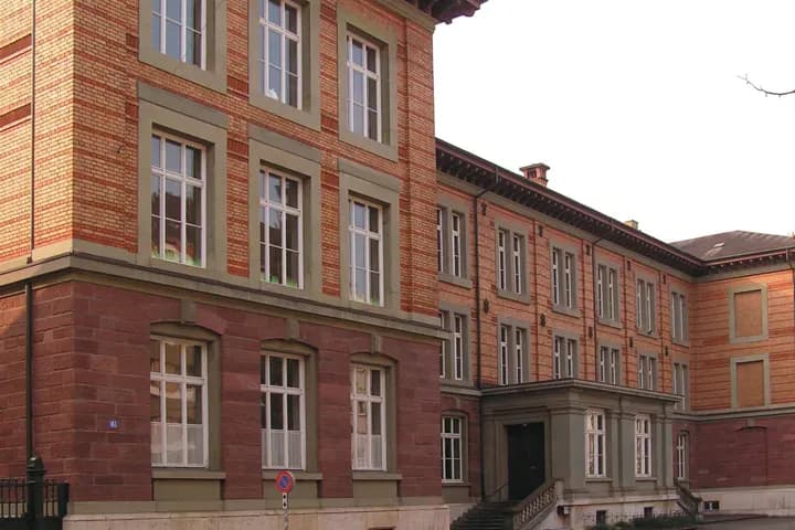 Ansicht: Primarschule Sevogel, Ausbau Dachgeschoss und Teilsanierung